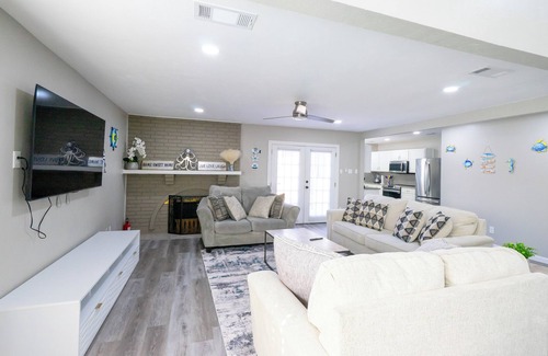 The Colony Casa | Modern 3BR+Office Home w/ Backyard, Near Lake & Grandscape, 30-Night Min #42276