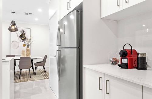 Dianella Casa | Modern 3BR Retreat + Alfresco & Double Garage