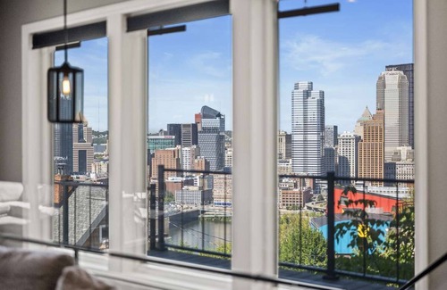 Mount Washington Casa | Modern 3BR with Breathtaking Skyline Views