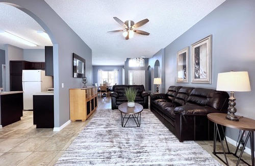 Crescent Lakes Casa | Modern 4 Bed 3 Bath Villa - Fully equipped Villa with pool, amenities & more