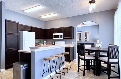 Crescent Lakes Casa | Modern 4 Bed 3 Bath Villa - Fully equipped Villa with pool, amenities & more