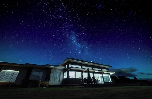Masterton Casa | Modern 4-bed country home with amazing views
