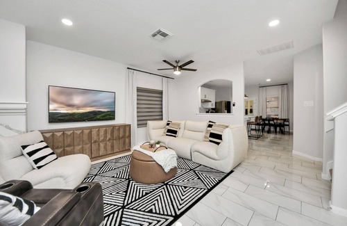 Katy Casa | Modern 4-Bed Home in Katy + King Beds + Trail Access + Great Location