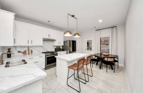 Katy Casa | Modern 4-Bed Home in Katy + King Beds + Trail Access + Great Location