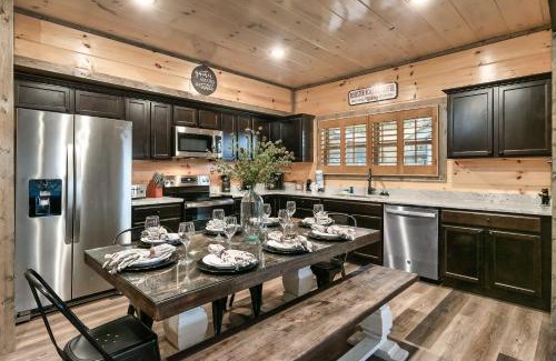 Sevierville Casa | Modern 4 Bedroom Cabin in Timeless Resort Near Parkway and Dollywood with Game Room and Hot Tub