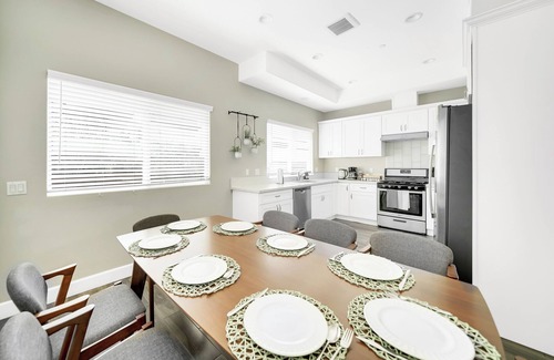 Westminster Casa | Modern 4 Bedroom Central Oasis with Spa