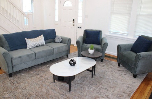 Wilmington Casa | Modern 4 Bedroom Home in Wilmington