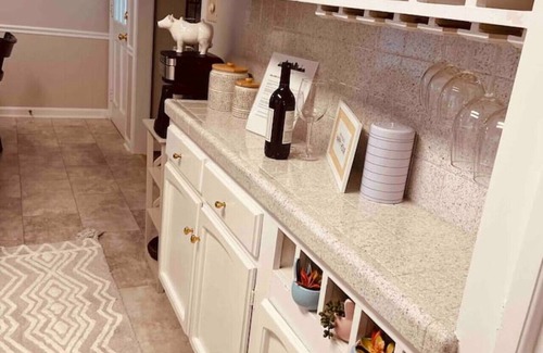 Greensboro Casa | Modern 4 Bedroom pets welcome