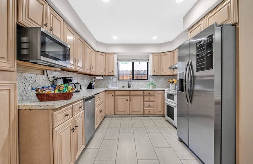 Castro Valley Casa | Modern 4 Bedroom Vacation home @ Castro Valley, King or Queen for all