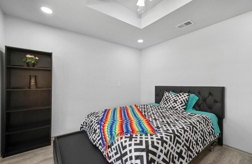 Allen Casa | Charming Modern Cozy Getaway! Pool Table BBQ Patio