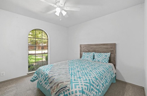 Allen Casa | Charming Modern Cozy Getaway! Pool Table BBQ Patio