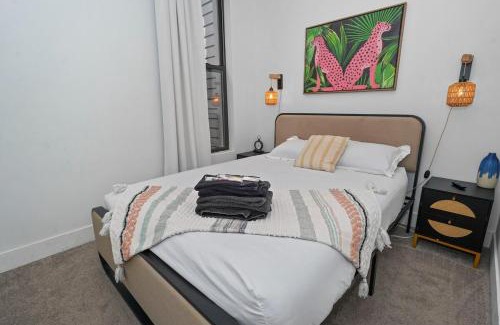 Near South Side Apartamento | Modern 420- Friendly 3BR Unit Near McCormick Place, University of Illinois Chicago and Soldier Field