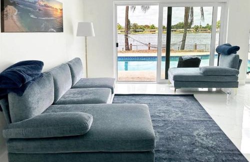 Pembroke Pines Casa | Modern, 4B&3B with Pool and Lake