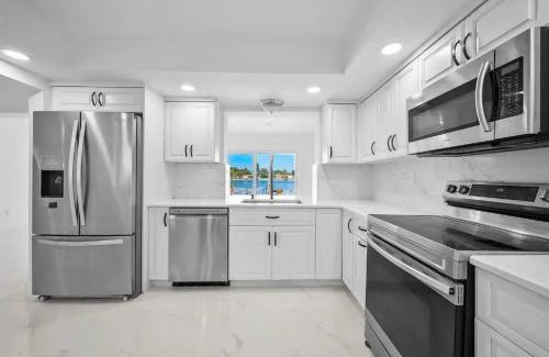 Pembroke Pines Casa | Modern, 4B&3B with Pool and Lake