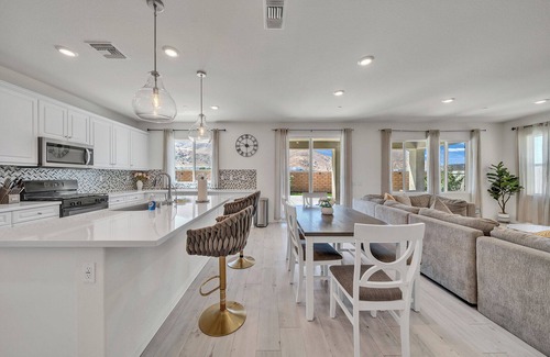 Riverside Casa | Modern 4BR｜Fully furnished｜Spacious Backyard｜Pets Okay｜Garage Access #41559