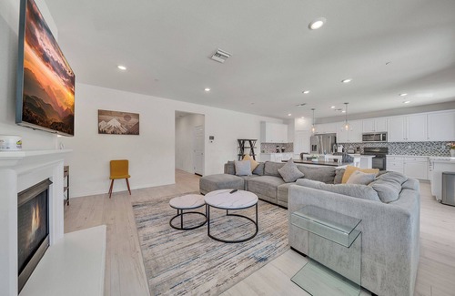 Riverside Casa | Modern 4BR｜Fully furnished｜Spacious Backyard｜Pets Okay｜Garage Access #41559