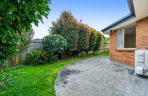 Oteha Casa | Modern 4BR Home near Albany and Browns Bay Beach