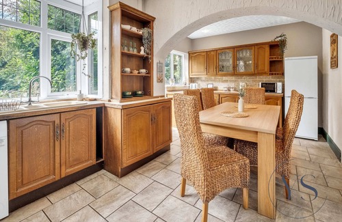 Marston Green Apartamento | Modern 4BR House, Parking, NEC, Birmingham Airport