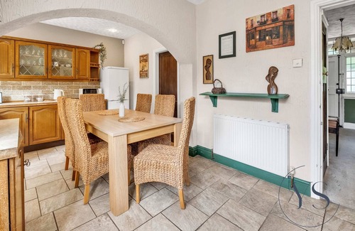 Marston Green Apartamento | Modern 4BR House, Parking, NEC, Birmingham Airport