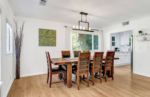 Winnetka Casa | Modern 4BR in Prime Location w/Game Room & BBQ