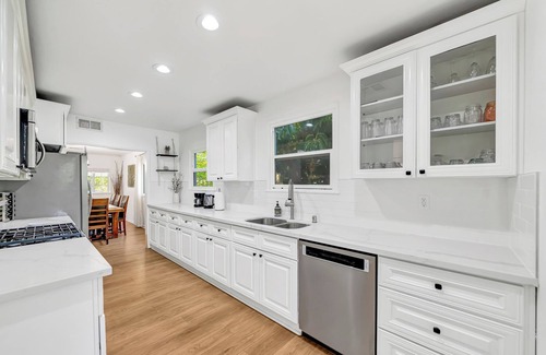 Winnetka Casa | Modern 4BR in Prime Location w/Game Room & BBQ