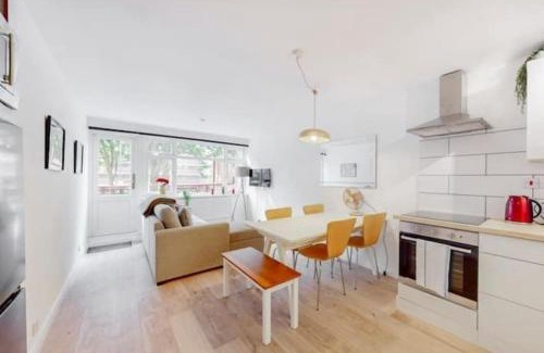 Islington Casa | Modern 4BR Kings Cross - Patio & Balcony