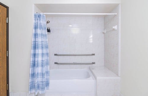 New Baltimore Casa | Spacious Ranch with 4BR/2BA – Prime Location