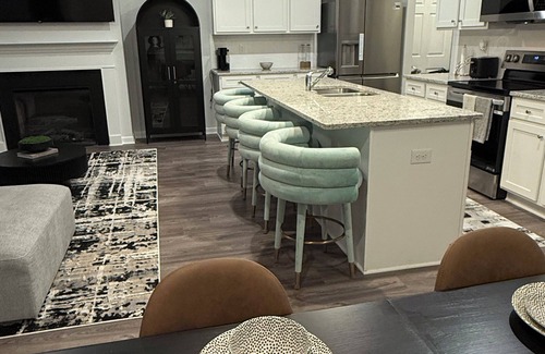 Union City Casa | Modern 4BR Retreat – 15 Min to ATL Airport, 25 Min to Downtown