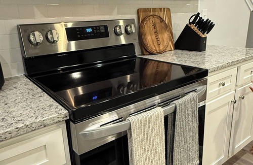 Union City Casa | Modern 4BR Retreat – 15 Min to ATL Airport, 25 Min to Downtown