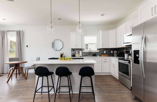 Nashville Casa | Modern 4BR Retreat for 12, Near Downtown Nash!