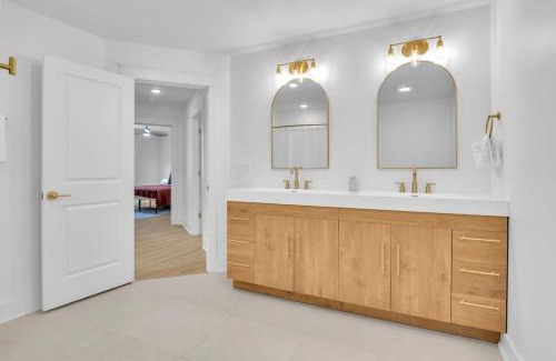 Myrtle Beach Casa | Modern 4BR Steps to Shore