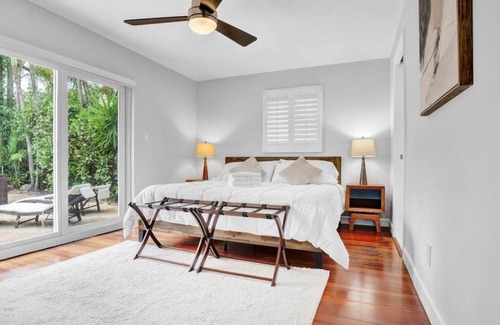Poinsettia Heights Casa | Modern 4BR Villa with Pool - Outdoor amenities - WFH