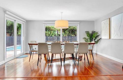 Poinsettia Heights Casa | Modern 4BR Villa with Pool - Outdoor amenities - WFH
