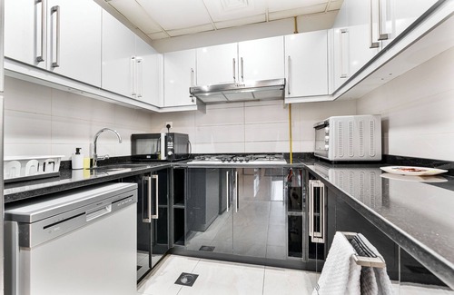 Business Bay Apartamento | Modern 4BR w/ Gym, Pool, Sauna & Skyline Views