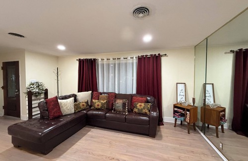Southeast Houston Casa | Modern 5 Bd 2bath Home Near NRG & Med Center
