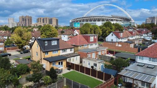 Tokyngton Apartamento | Modern 5 Bed Home by Wembley Stadium Sleeps 11 and Free Parking