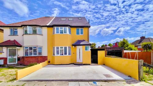 Tokyngton Apartamento | Modern 5 Bed Home by Wembley Stadium Sleeps 11 and Free Parking