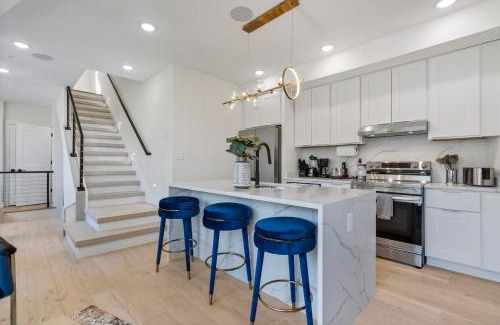 Southeast Apartamento | Modern 5-Bedroom Apartment with Rooftop & Garden in Capitol Hill