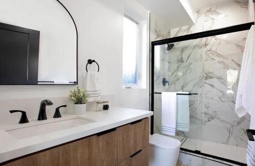 Los Angeles Apartamento | Modern 5-bedroom House FREE parking
