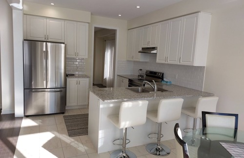 Barrie Casa | Modern 5-bedroom house close to Ski and Forest Trails