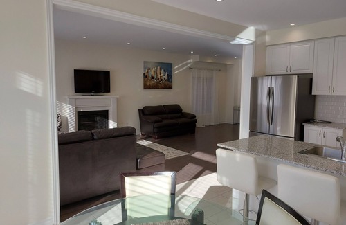 Barrie Casa | Modern 5-bedroom house close to Ski and Forest Trails