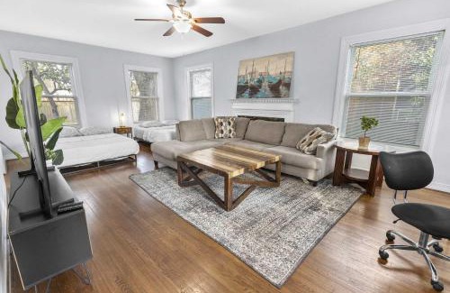 Riverside Terrace Casa | Modern 5BD Retreat I Near Hotspots I Sleeps 16