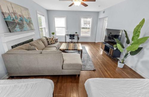 Riverside Terrace Casa | Modern 5BD Retreat I Near Hotspots I Sleeps 16