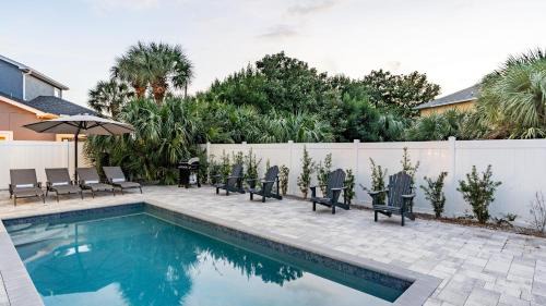Bahama Beach Casa | Modern 5BDR w Private Pool 2 min Walk to the Beach Montoute by AvantStay