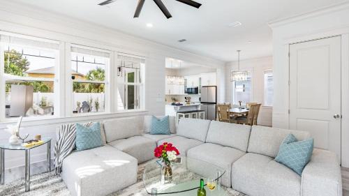 Bahama Beach Casa | Modern 5BDR w Private Pool 2 min Walk to the Beach Montoute by AvantStay