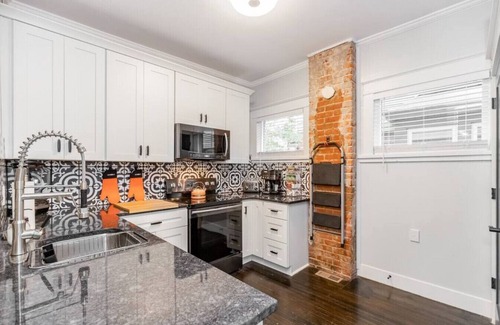 South Hyde Park Casa | ¡Gema histórica con toques interiores de mediados de siglo!