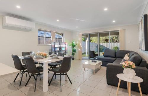 Park Ridge Casa | Modern 5BR Family Home in Peaceful Park Ridge