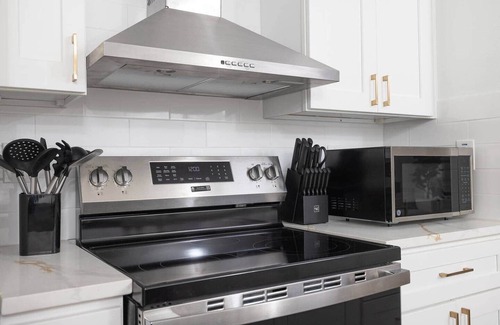 North San Antonio - SAT Casa | Modern 5BR Home Deck, Games & Family Retreat