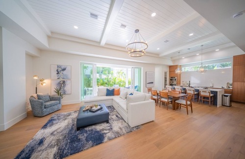 Arlington Park Casa | New Contruction Modern Outdoor Oasis Prime Location