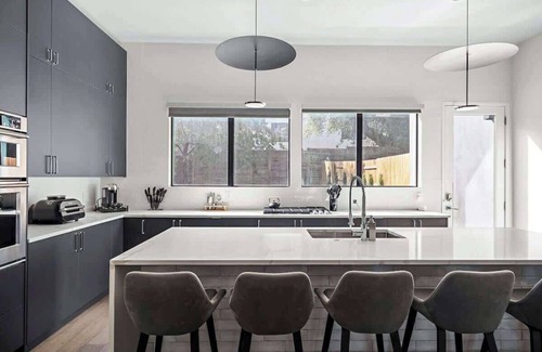 Galindo Casa | Triangles - Modern Luxury 5BR Villa, Downtown, Pool, Hot Tub, Sauna, Concierge